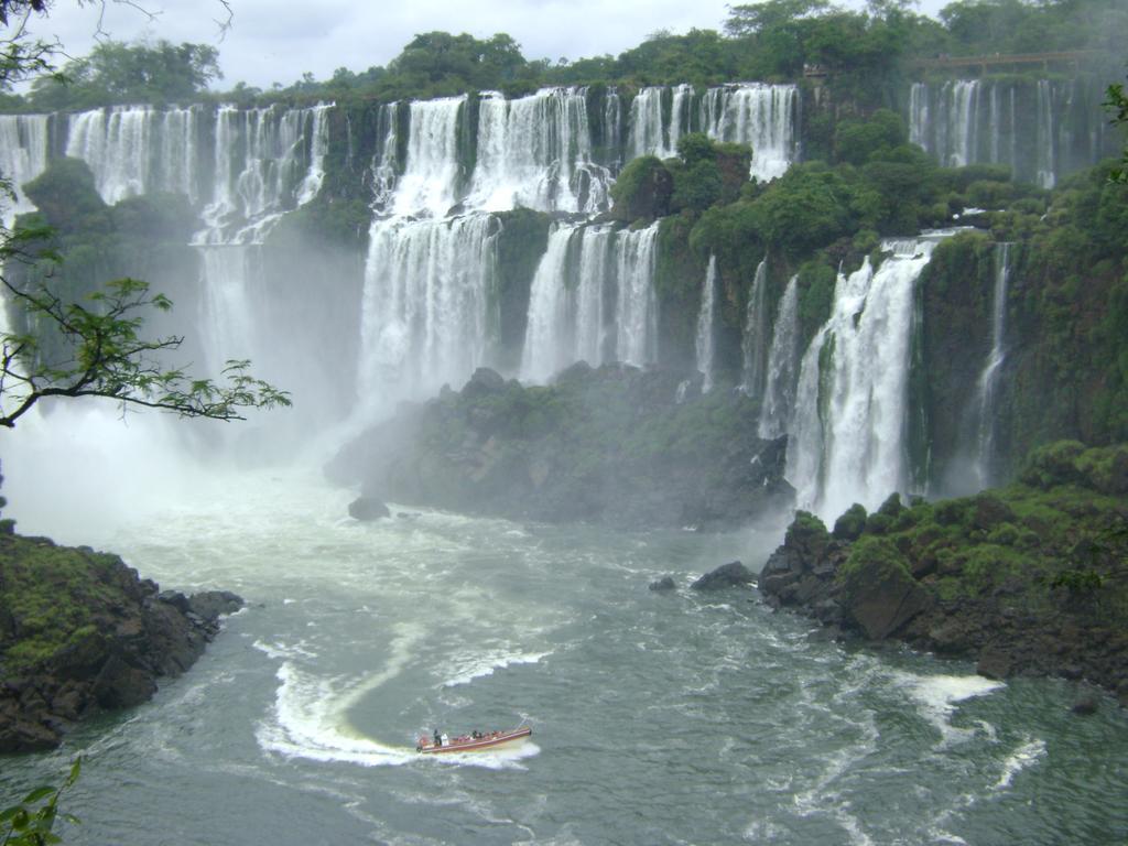 Petit Hotel Caraguata Puerto Iguazu Bagian luar foto