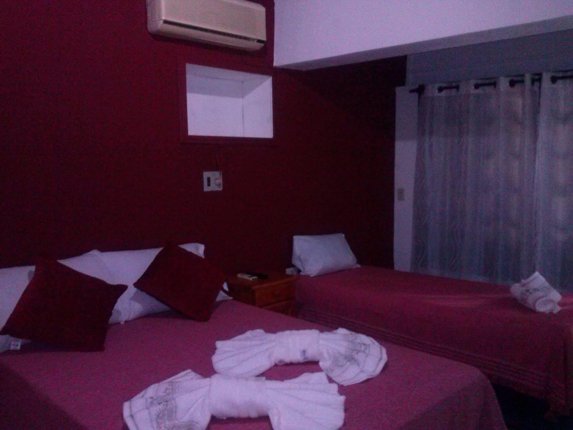 Petit Hotel Caraguata Puerto Iguazu Bagian luar foto